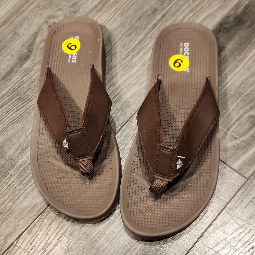 NWT Dockers Dark Brown Men's Flip Flops Sz L (9-10)